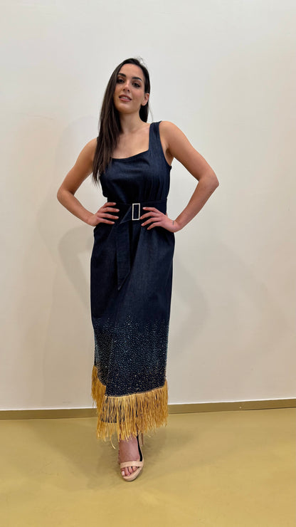 Abito in denim con dettagli gioiello e frange
