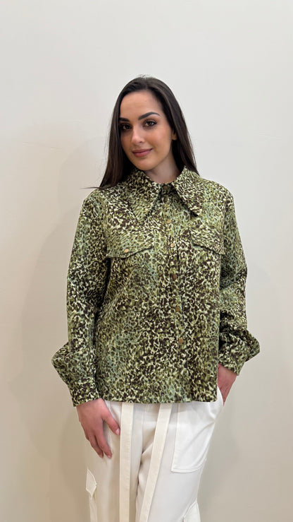 Camicia in denim camouflage astratto