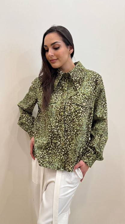 Camicia in denim camouflage astratto