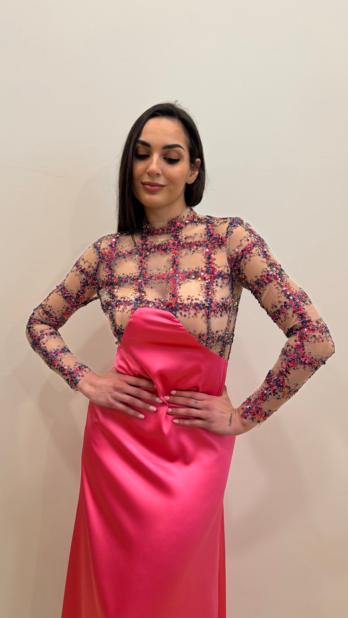 Abito in raso e tulle paillettes