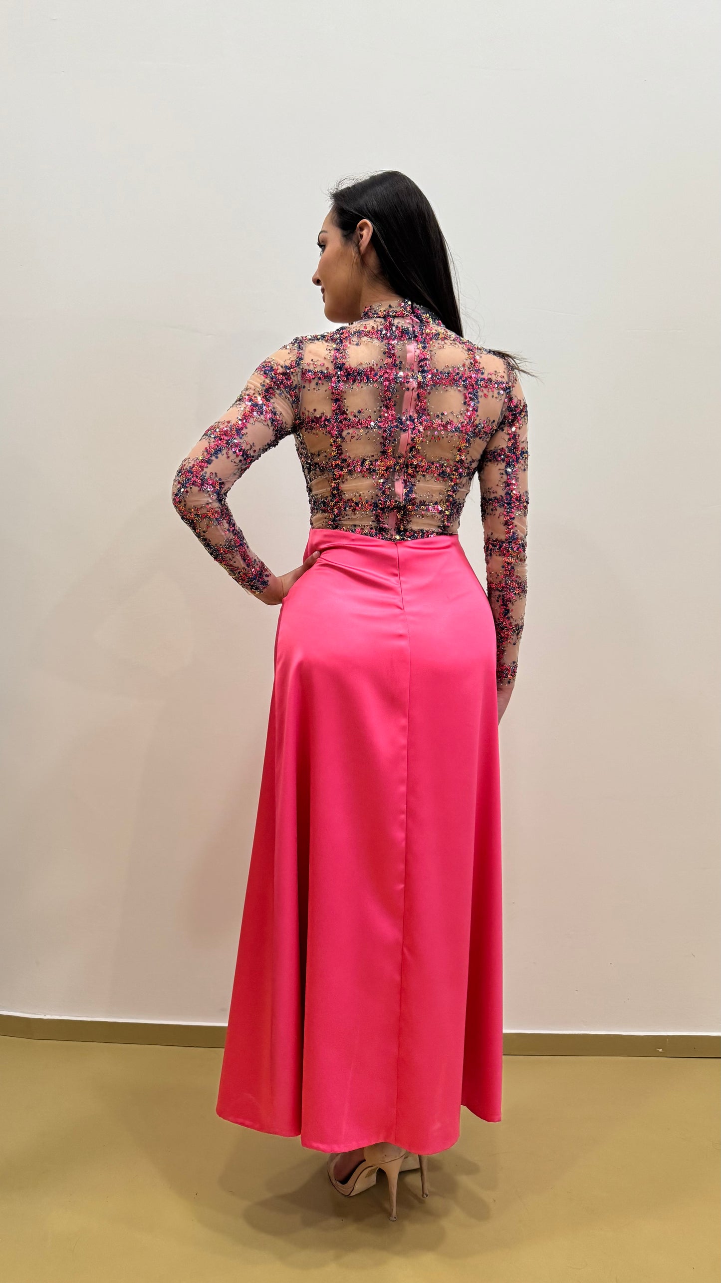 Abito in raso e tulle paillettes