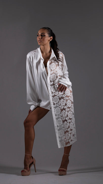 Camicia bianca asimmetrica in satin e organza ricamata floreale